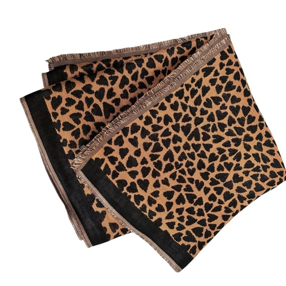 Ann Taylor Scarf  Tan and Black Reversible Animal Print Heart Shape - Picture 1 of 13